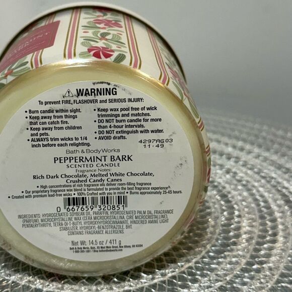 BBW Peppermint Bark 3 Wick Scented Candle NWT - Picture 3 of 4